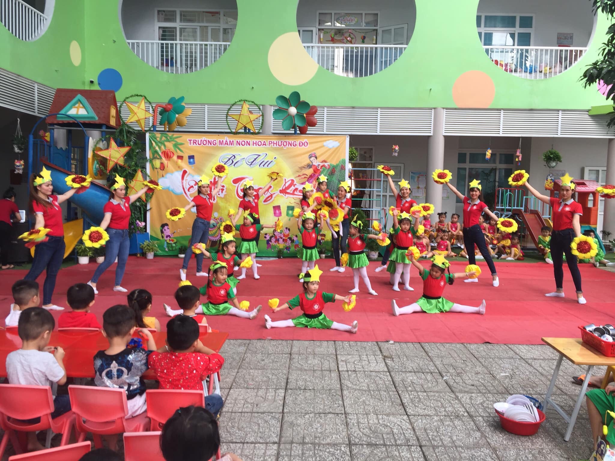 https://hoaphuongdorachgia.edu.vn/le-hoi-vui-tet-trung-thu-ruoc-den-di-choi-tai-truong-mam-non-hoa-phuong-do/